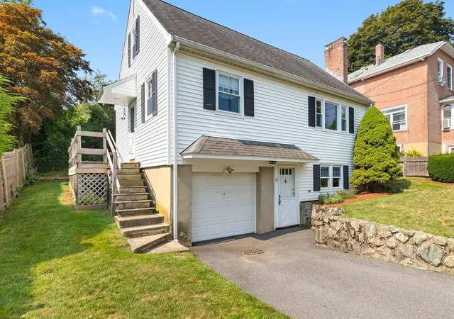 4th image of 10 Cummings Avenue, Lexington, MA 02420 | MLS# 73556070