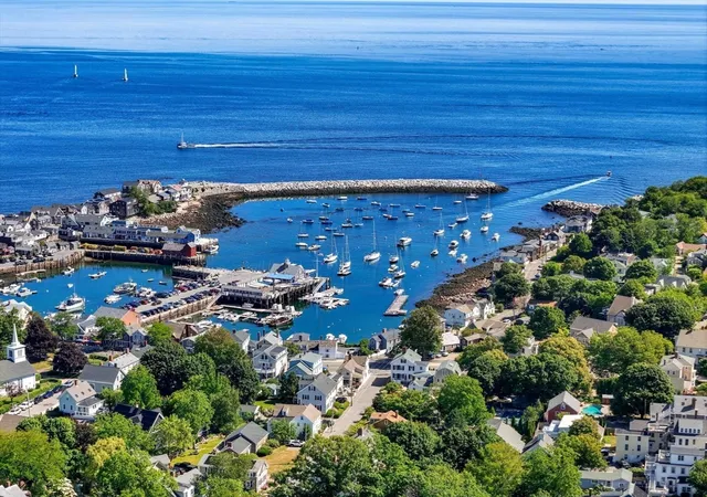 2nd image of 15 High St, Rockport, MA 01966