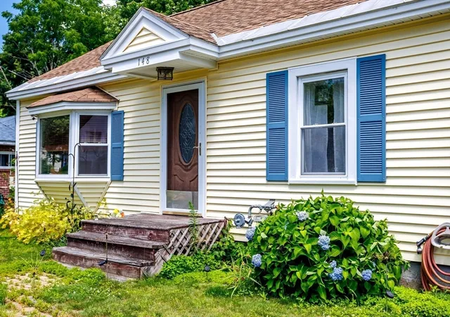 3rd image of 148 Pond St, Leominster, MA 01453 | MLS# 73550342
