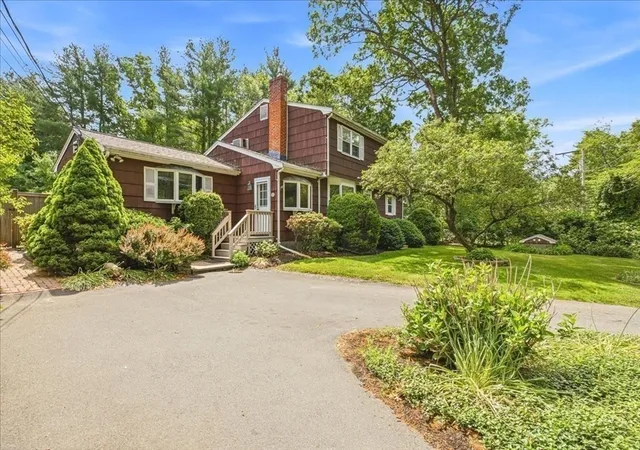 1st image of 93 Hudson St, Halifax, MA 02338 | MLS# 73535818