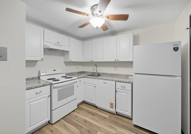4th image of 700 Robbins Ave #6, Dracut, MA 01826 | MLS# 73437087