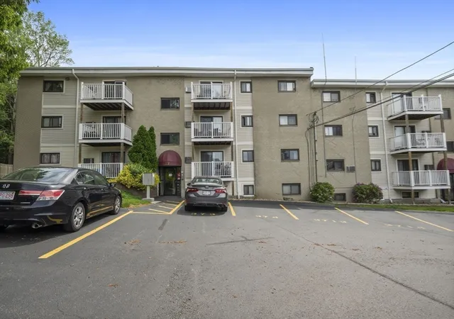 2nd image of 37 Hosmer St, Marlborough, MA 01752
