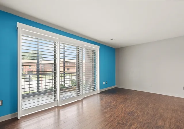 3rd image of 221 Oak St #3-21, Brockton, MA 02301 | MLS# 73555575