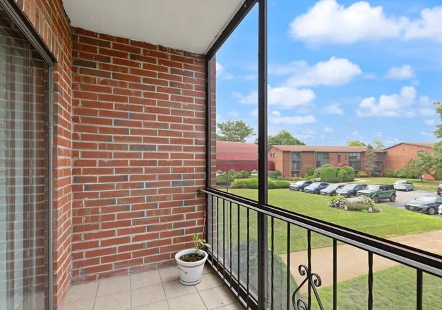 4th image of 221 Oak St #3-21, Brockton, MA 02301 | MLS# 73555575