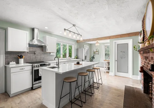 5th image of 142 Elm Street, Kingston, MA 02364 | MLS# 73556679