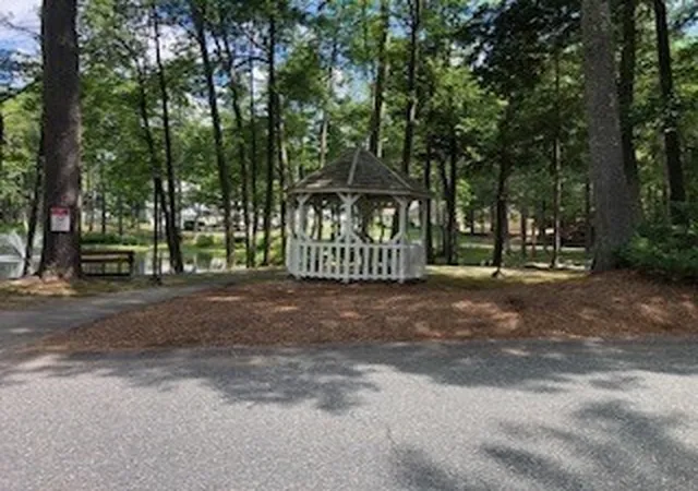 2nd image of 124 Heritage Dr, Whitinsville, MA 01588