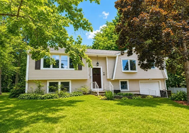 1st image of 44 Hanscom Ave, Haverhill, MA 01830 | MLS# 73552223