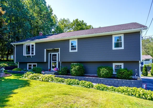 Photo 3 of Single family home for sale at 59 Hudson St, Leominster, MA 01453 | MLS# 73565257 | Listing updated on 2026-09-03