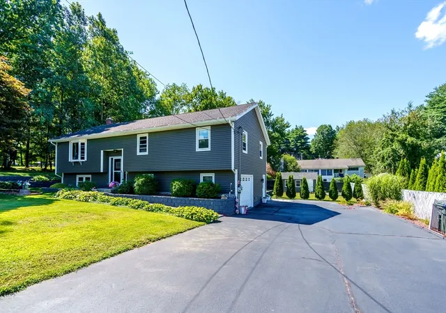 Photo 3 of Single family home for sale at 59 Hudson St, Leominster, MA 01453 | MLS# 73565257 | Listing updated on 2026-09-03