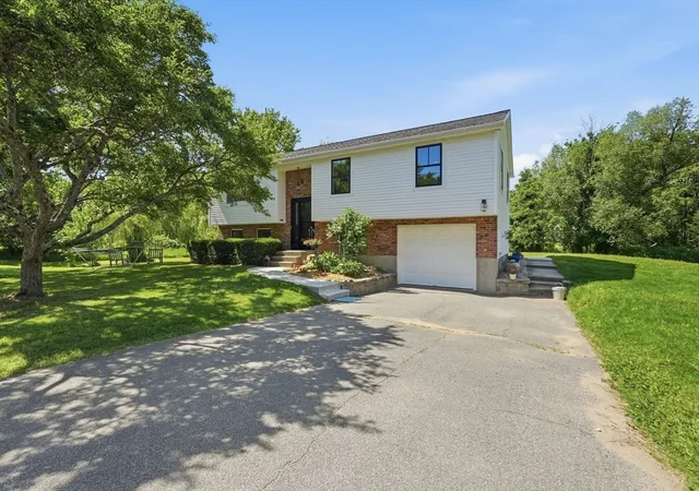 Homes for sale in South Deerfield, MA | 17 Captain Lathrop Dr, South Deerfield, MA 01373 | MLS# 73532905