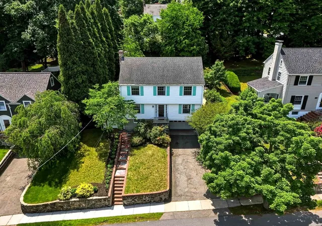 4th image of 10 Radcliffe, Belmont, MA 02478 | MLS# 73538356