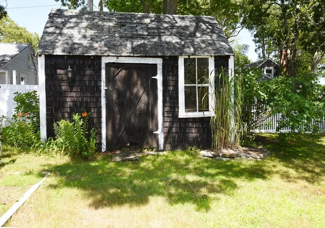 3rd image of 14 Prospect St, Buzzards Bay, MA 02532 | MLS# 73559733