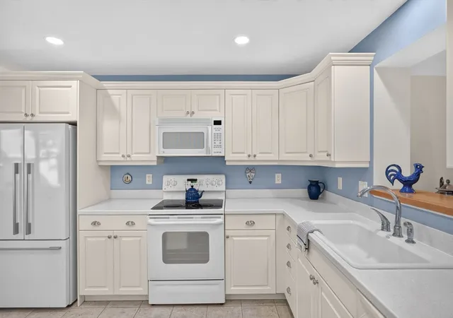 Listing Photo 4 - Condo for sale in building located at 8 Latham Wood, Plymouth, MA 02360 - Unit #8