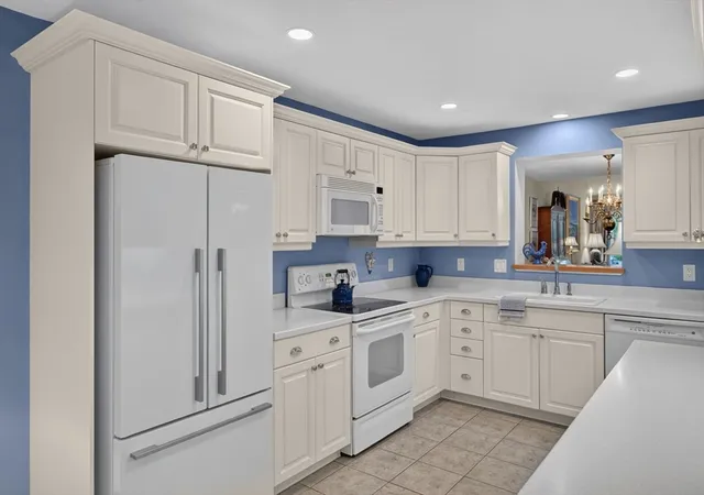 Listing Photo 5 - Condo for sale in building located at 8 Latham Wood, Plymouth, MA 02360 - Unit #8