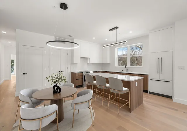 3rd image of 16 Stearns Rd #208, Wellesley, MA 02482 | MLS# 73488987
