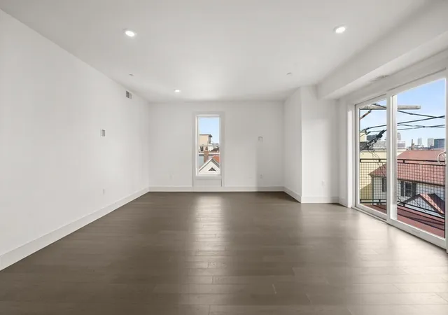 4th image of 410 W Broadway #305, South Boston, MA 02127 | MLS# 73529939