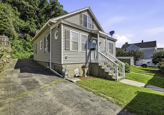 2nd image of 55 Chilmark St, Worcester, MA 01604 | MLS# 73556983