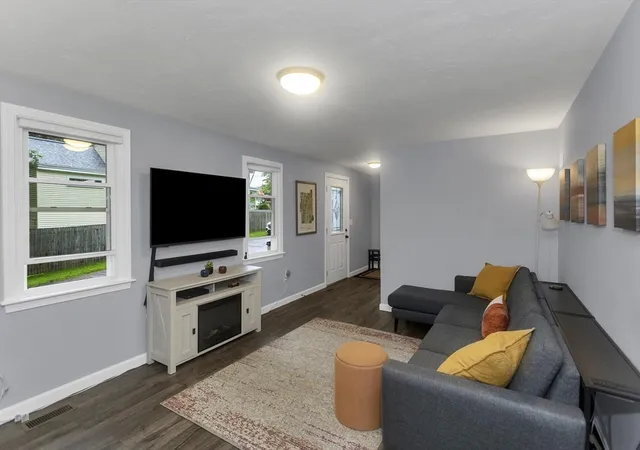 5th image of 22 Porter St, Shirley, MA 01464 | MLS# 73532849