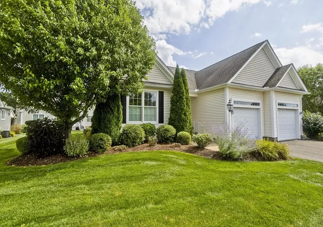Photo 2 of Sale Pending at 26 Bluegrass Dr #26, East Longmeadow, MA 01028 | MLS# 73568774 | Listing updated on 2026-08-30
