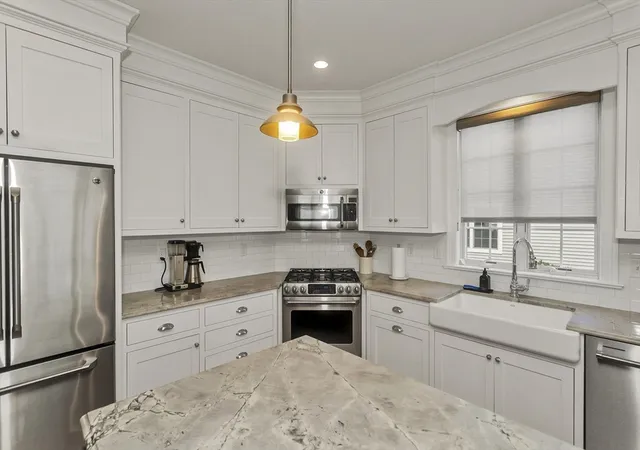 Photo 3 of Sale Pending at 26 Bluegrass Dr #26, East Longmeadow, MA 01028 | MLS# 73568774 | Listing updated on 2026-08-30