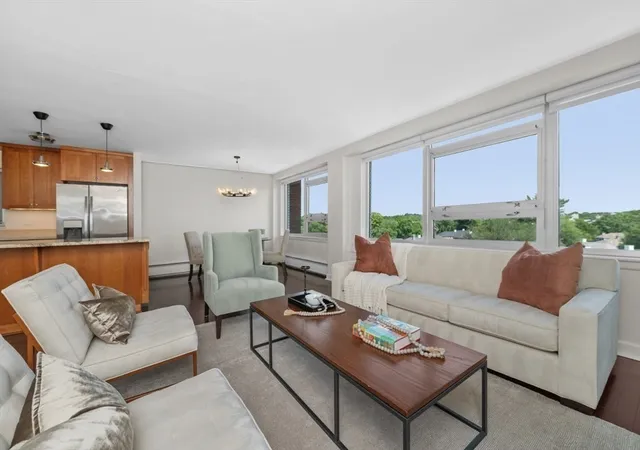 5th image of 10 Hammond Pond Pkwy, Newton, MA 02467