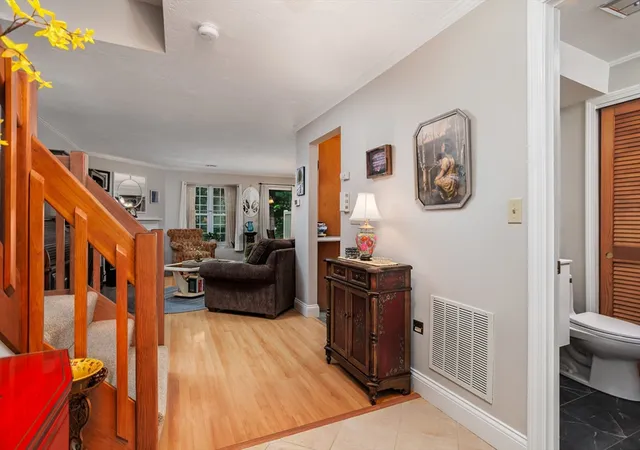 3rd image of 923 Ridgefield Cir, Clinton, MA 01510