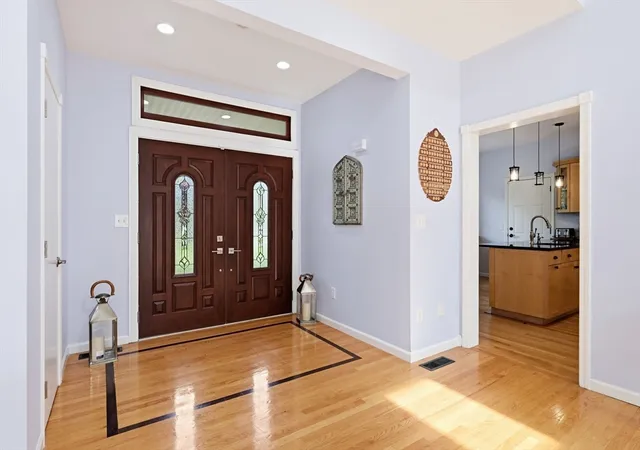 3rd image of 20 Raymond Cir, Westfield, MA 01085 | MLS# 73554496