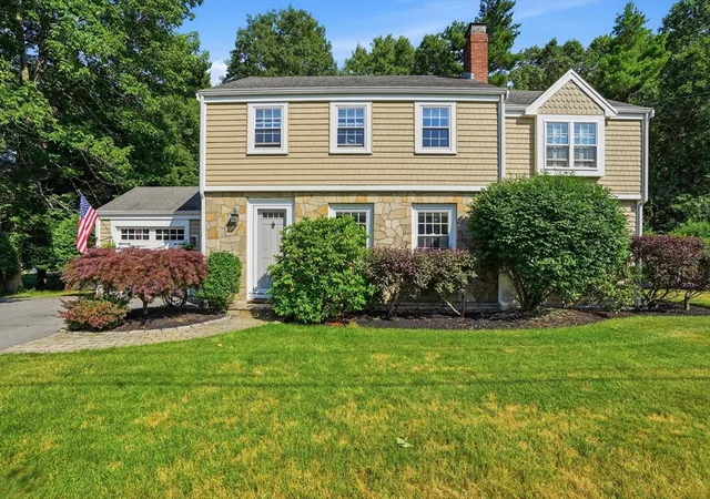 1st image of 10 Independence Ln, Hingham, MA 02043 | MLS# 73547069