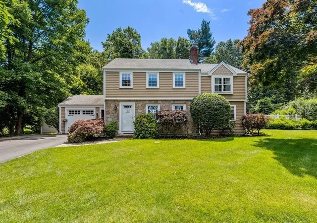 2nd image of 10 Independence Ln, Hingham, MA 02043 | MLS# 73547069