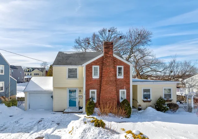 Photo 3 of Single family home for sale at 865 E Squantum St, Quincy, MA 02171 | MLS# 73474962 | Listing updated on 2026-09-12