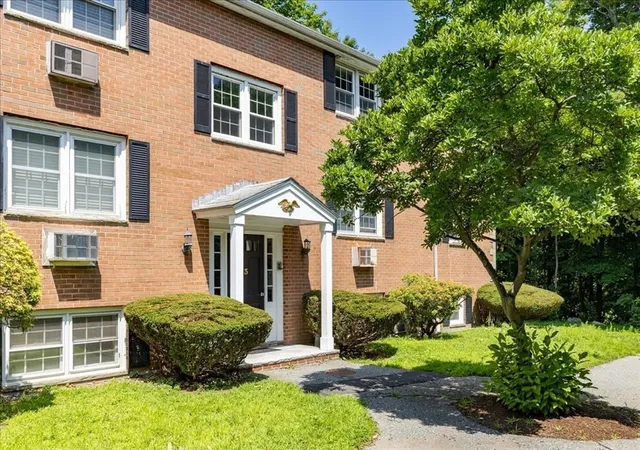Listing Photo 4 - Condo for sale in building located at 57 Sylvan St, Danvers, MA 01923 - Unit #3F