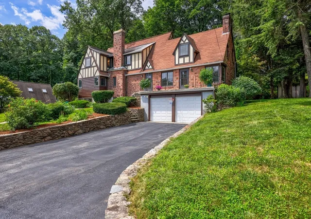 Photo 3 of Single family home for sale at 6 Old Brk Dr, Worcester, MA 01609 | MLS# 73562895 | Listing updated on 2026-09-11