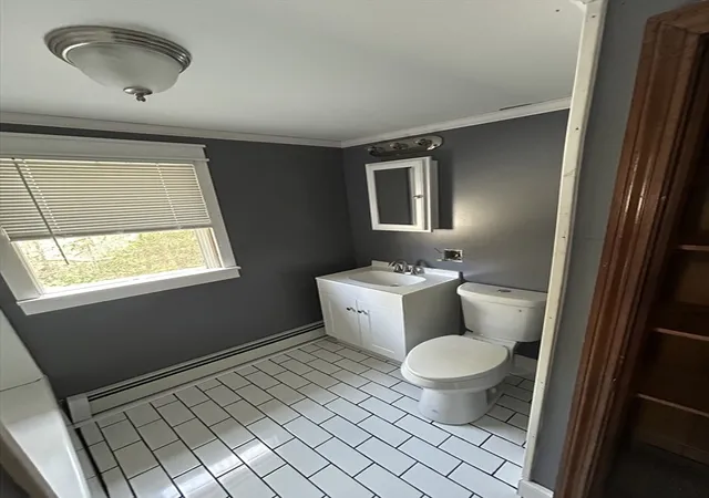 17th image of 652 Oak St, East Bridgewater, MA 02333 | MLS# 73548044