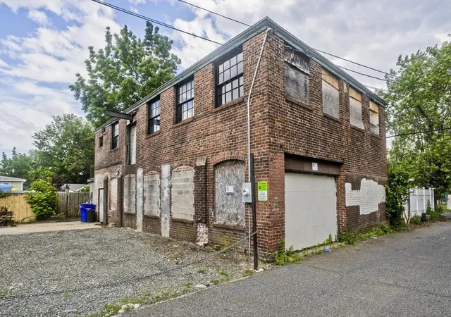 Photo 3 of Multi family home for sale at 90 Andrew St, Springfield, MA 01109 | MLS# 73542628 | Listing updated on 2026-09-14