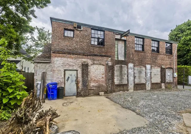 Photo 4 of Multi family home for sale at 90 Andrew St, Springfield, MA 01109 | MLS# 73542628 | Listing updated on 2026-09-14