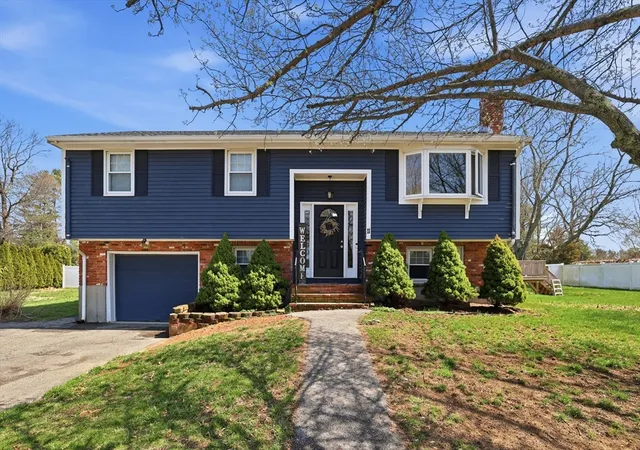 1st image of 11 Duffy Dr, Taunton, MA 02780 | MLS# 73509380