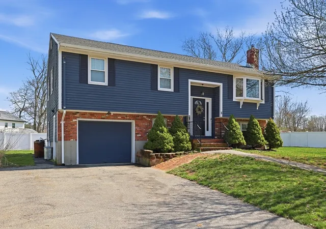 2nd image of 11 Duffy Dr, Taunton, MA 02780 | MLS# 73509380