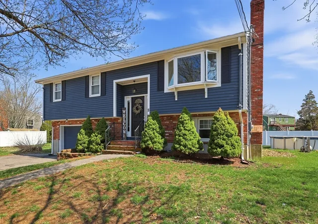 3rd image of 11 Duffy Dr, Taunton, MA 02780 | MLS# 73509380