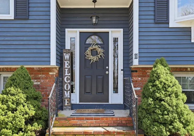 4th image of 11 Duffy Dr, Taunton, MA 02780 | MLS# 73509380