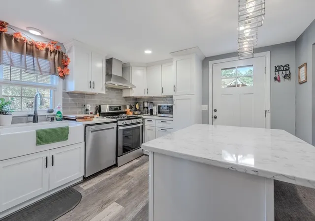 3rd image of 62 Dexter Ave, Dracut, MA 01826 | MLS# 73558842
