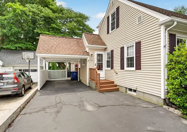 5th image of 22 Evelyn St, New Bedford, MA 02740 | MLS# 73548555