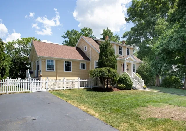 3rd image of 126 Grove Ave, Somerset, MA 02726 | MLS# 73541996