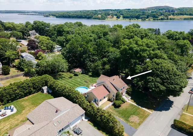 4th image of 126 Grove Ave, Somerset, MA 02726 | MLS# 73541996