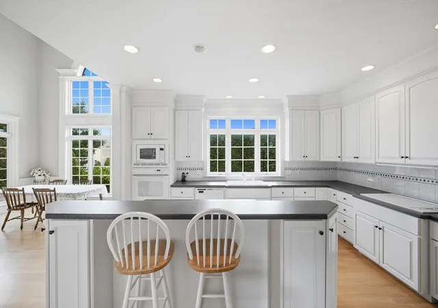 5th image of 4 Sunrise Cir, South Hadley, MA 01075 | MLS# 73436364