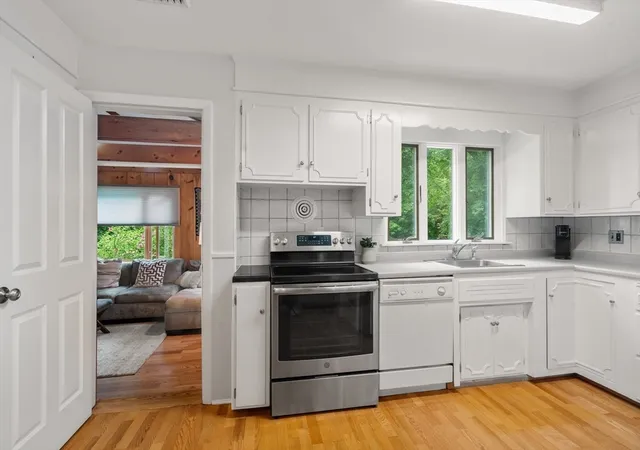4th image of 83 Bound Brook Rd, Newton Highlands, MA 02461 | MLS# 73553660