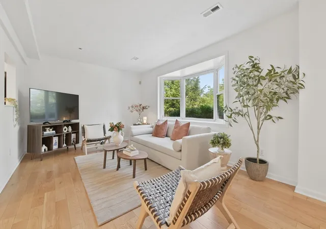 3rd image of 110 Coolidge Hill Rd #2, Watertown, MA 02472 | MLS# 73553452