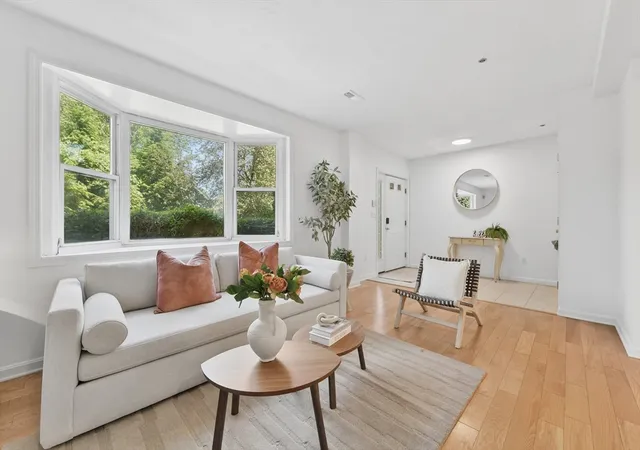 4th image of 110 Coolidge Hill Rd #2, Watertown, MA 02472 | MLS# 73553452