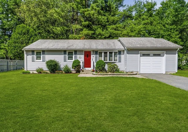 Homes for sale in Easthampton, MA | 83 Strong St, Easthampton, MA 01027 | MLS# 73532422