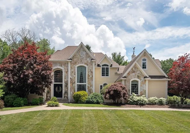 1st image of 8 Buttonwood Dr, Andover, MA 01810 | MLS# 73549791