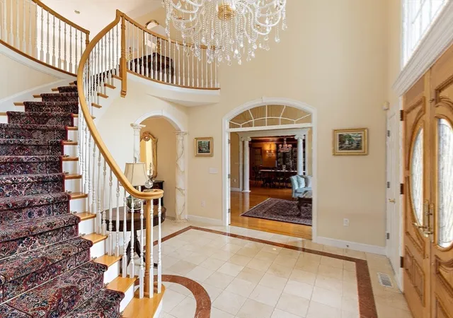 3rd image of 8 Buttonwood Dr, Andover, MA 01810 | MLS# 73549791